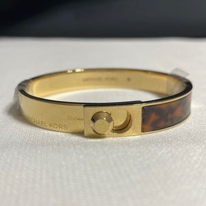 MICHAEL KORS GOLD TONE BRACELET